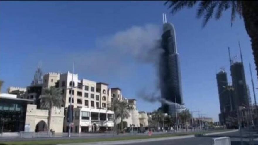 Espectacular incendio de un hotel de lujo en Dubai