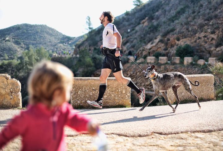 «Running» solidario con perros por l'Alfàs del Pi