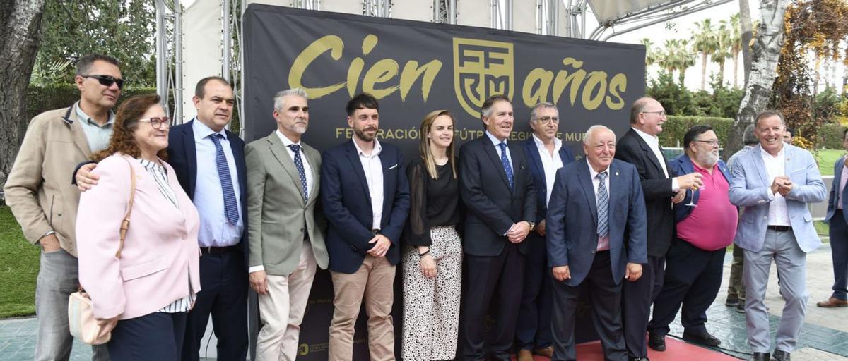 Cien años detrás de un balón | ISRAEL SÁNCHEZ