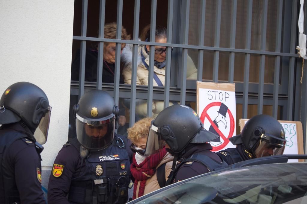 Desahucio de una pensionista y su hijo con discapacidad en Alicante