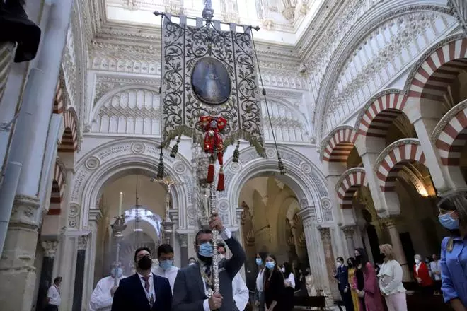 El Simpecado del Rocío, en la Catedral