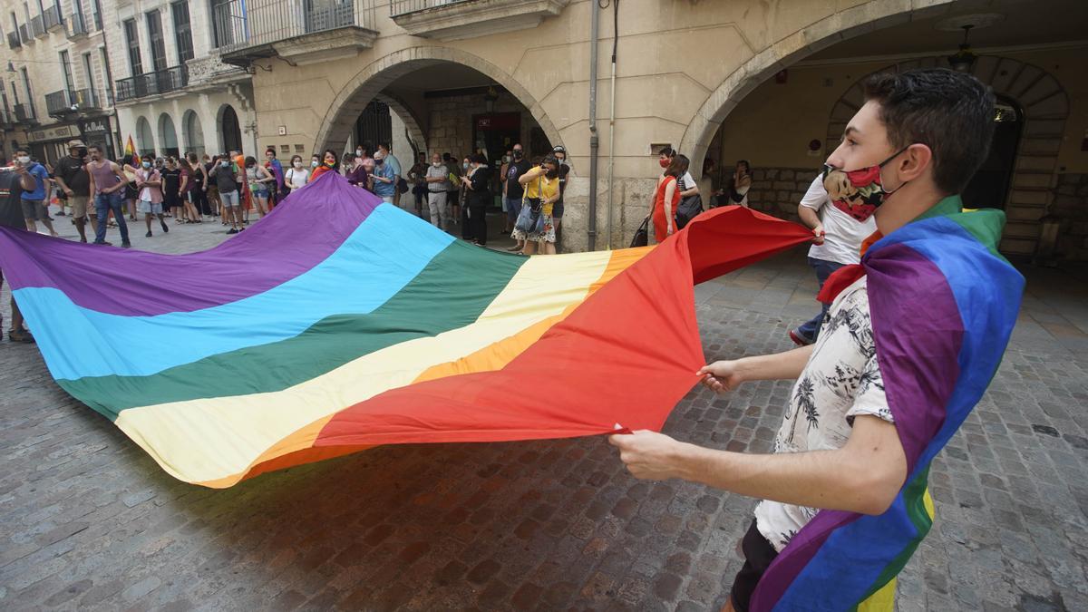 La bandera gegant que l&#039;any passat es va penjar al balcó principal de l&#039;Ajuntament