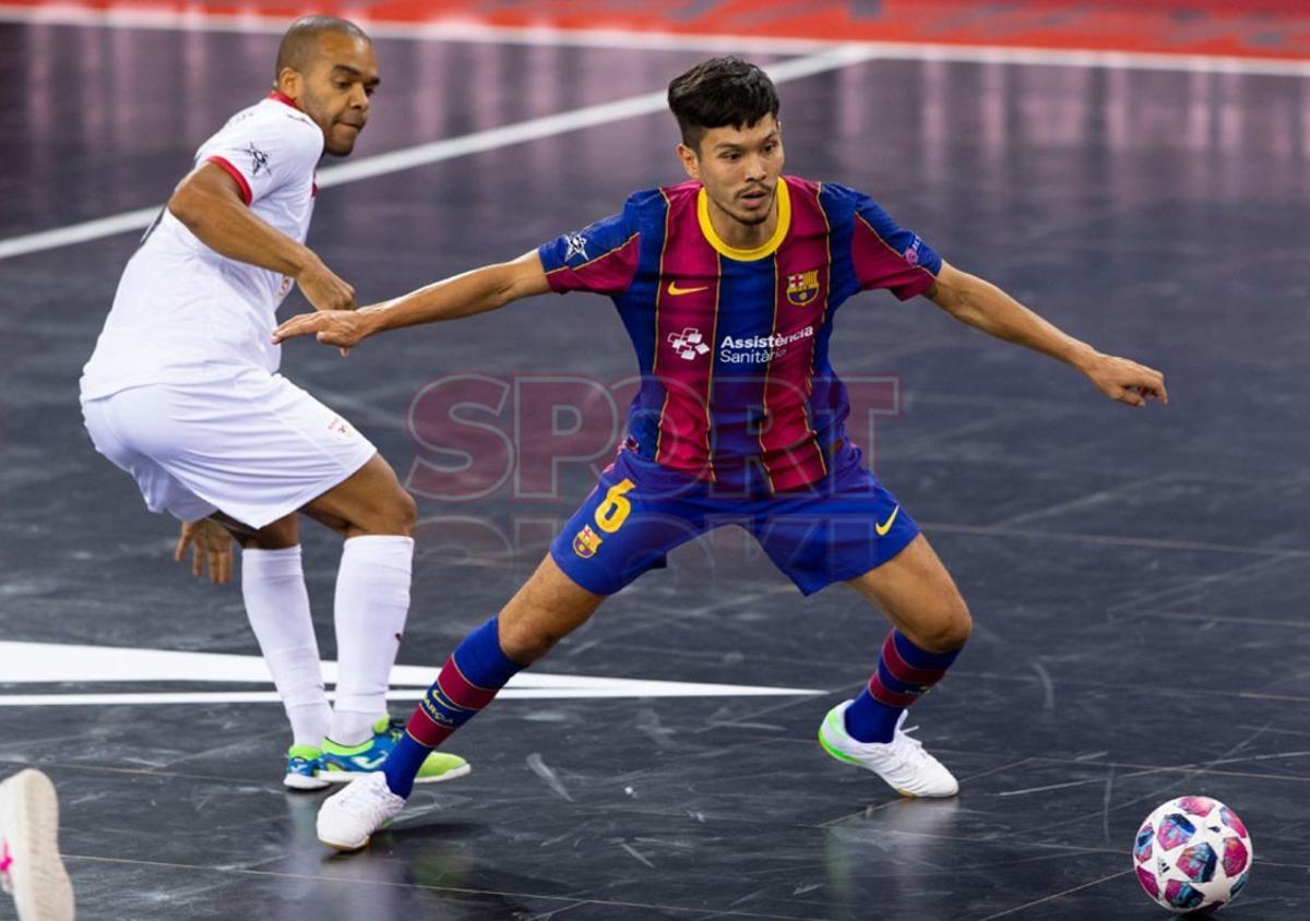 El FC Barcelona recupera el cetro europeo al imponerse a ElPozo por 2-1 en la final de la UEFA Futsal Champions League disputada a puerta cerrada en el Palau Blaugrana.