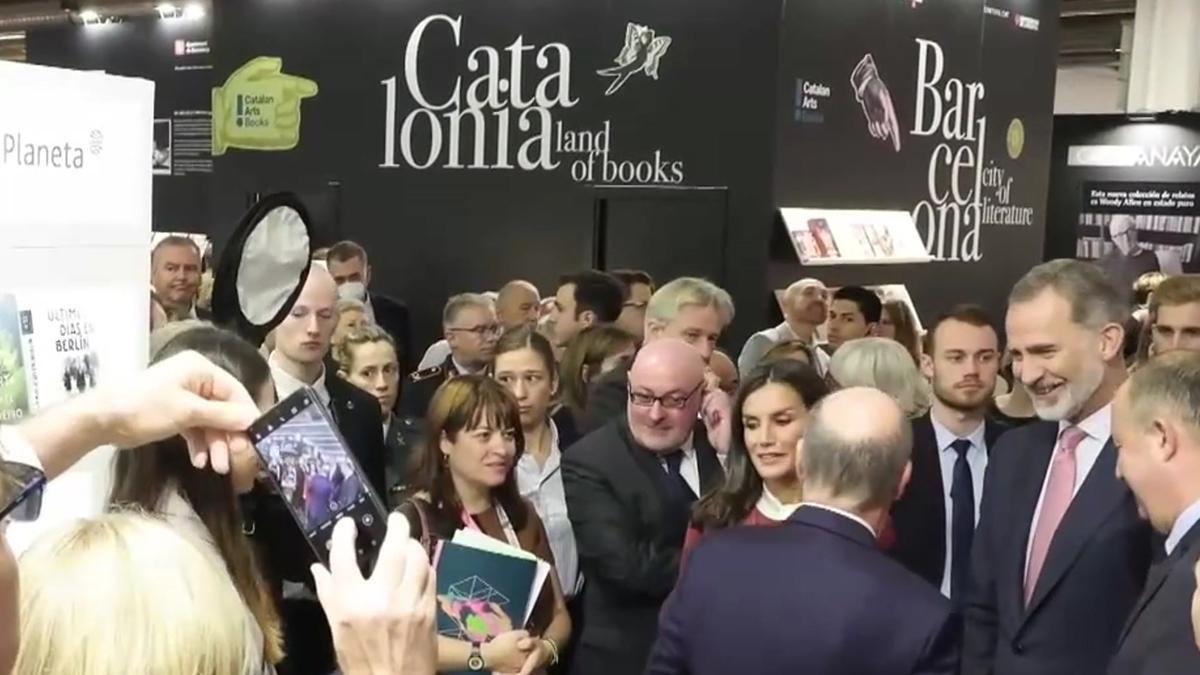 Los reyes Felipe y Letizia recorren la Feria del Libro de Fráncfort