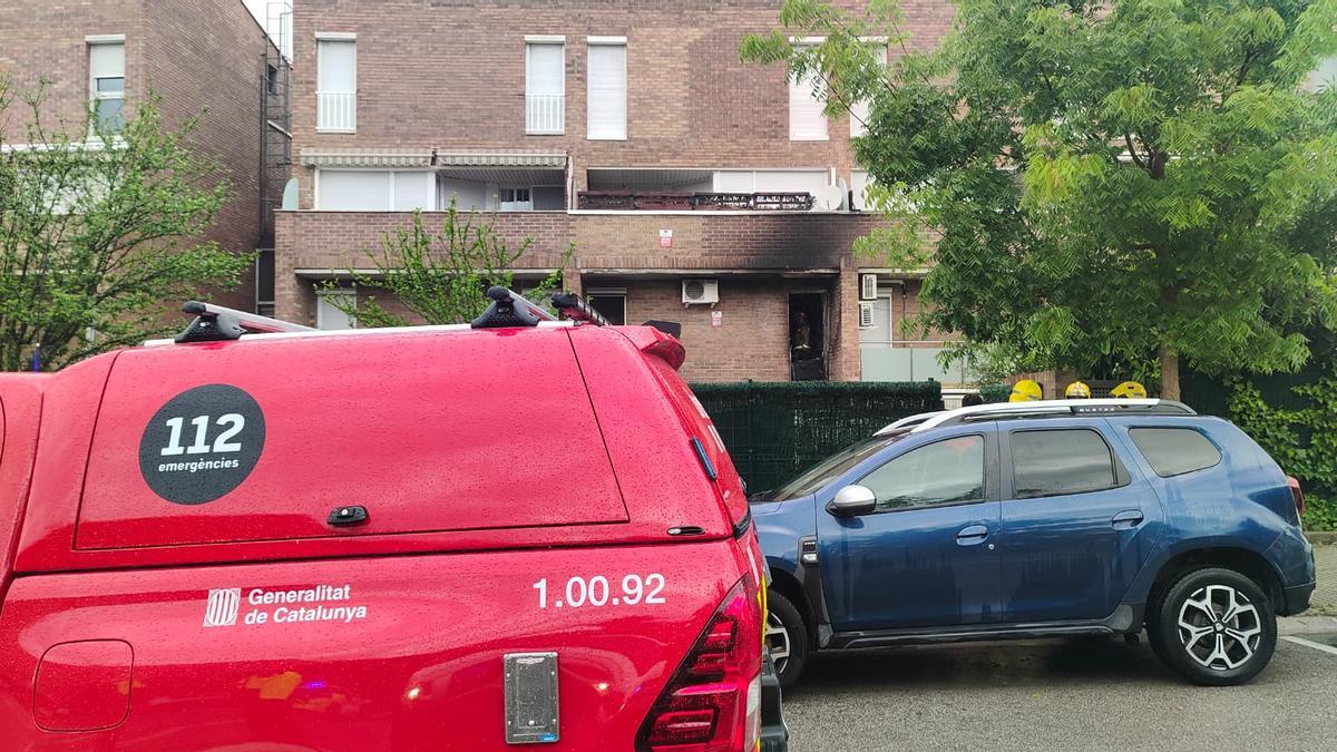 El dispositiu per atendre una explosió al carrer Oleguer Miró de Manresa, en imatges