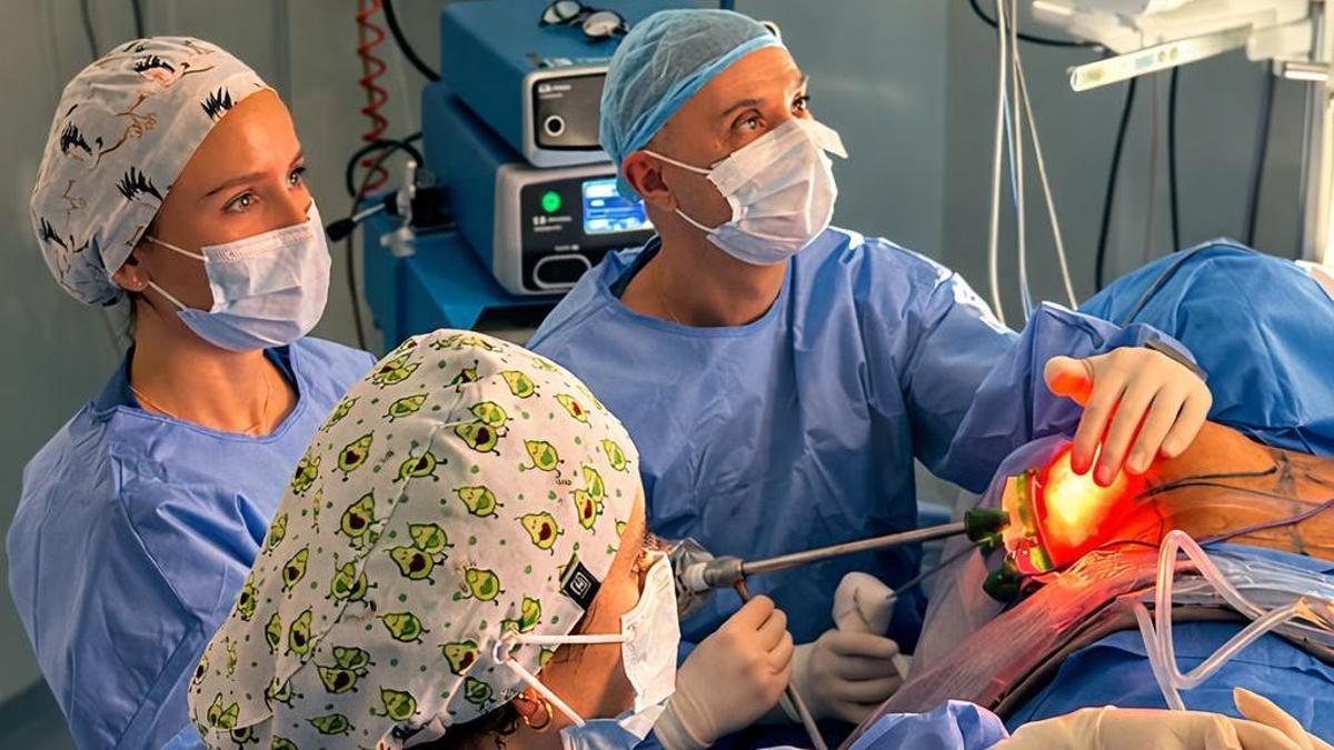 Esta innovadora técnica permite realizar la mastectomía a través de una incisión de apenas 3 centímetros en la línea axilar.