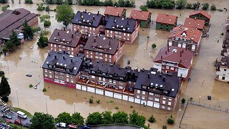 Vista aérea de las inundaciones en Arriondas (Asturias)