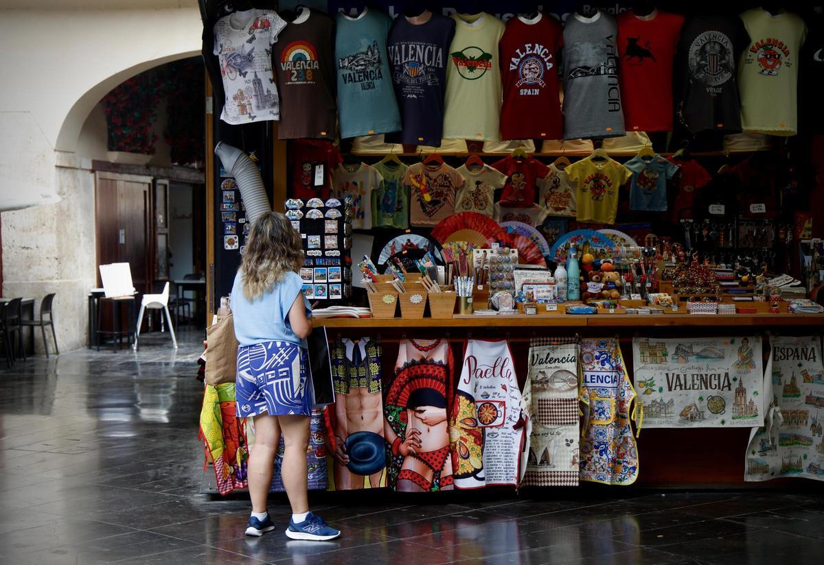 La industria del 'souvenir' en València al calor del 'boom' turístico