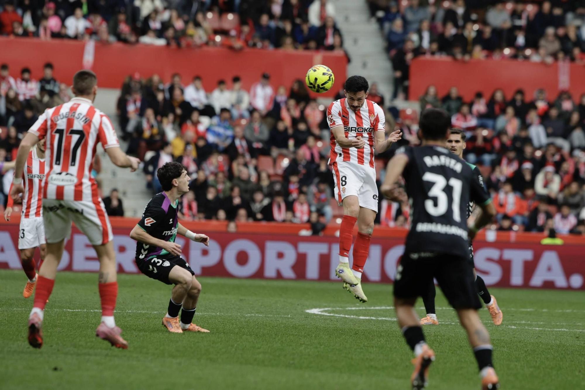 EN IMÁGENES: El partido Sporting- Málaga en el Molinón