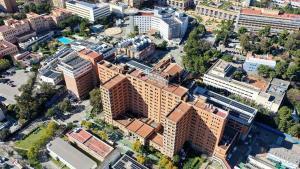 Las placas fotovoltaicas en el tejado de Vall dHebron.