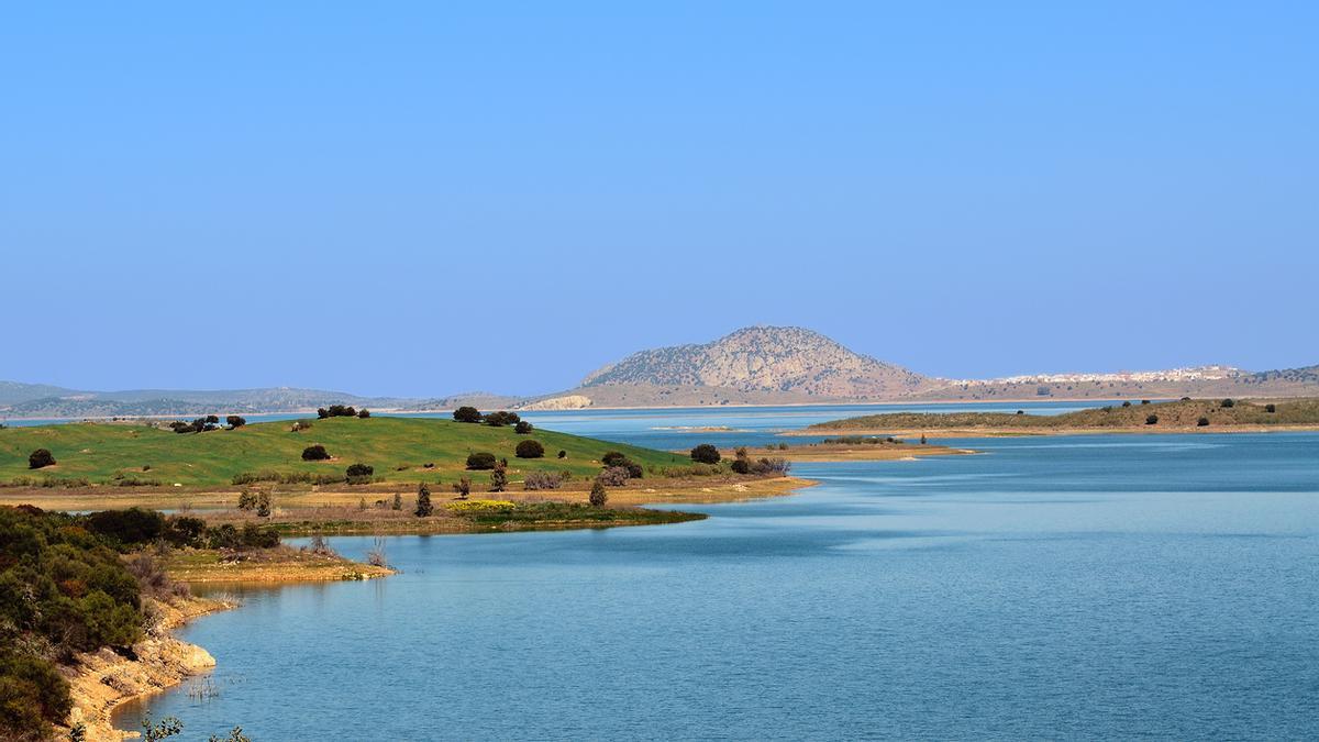 Es el embalse más grande de España y el tercero de toda Europa