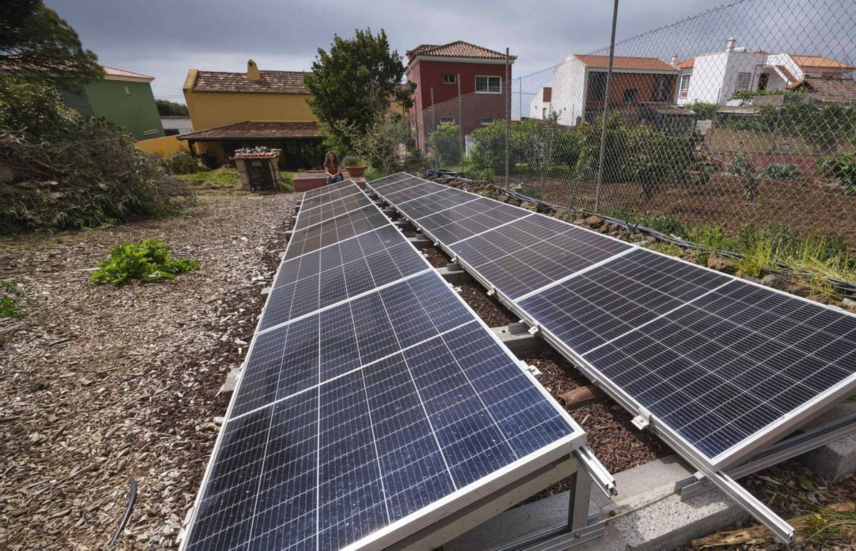 Placas fotovoltaicas en una instalación para vivienda privada de Tenerife . | | CARSTEN W. LAURITSEN