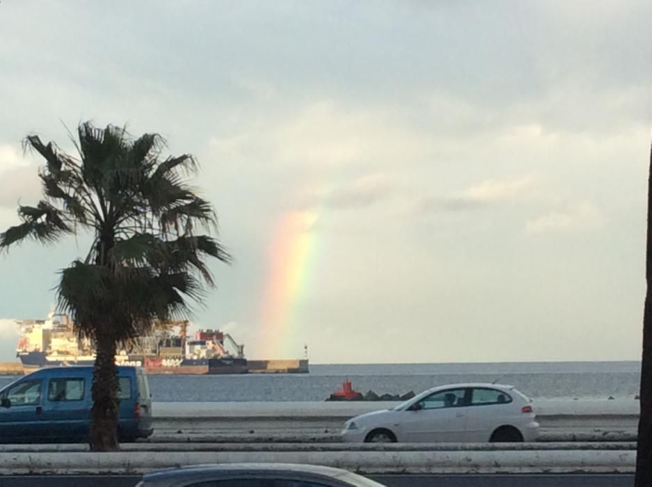 Lluvia y arco iris en la capital grancanaria (30/03/2016)