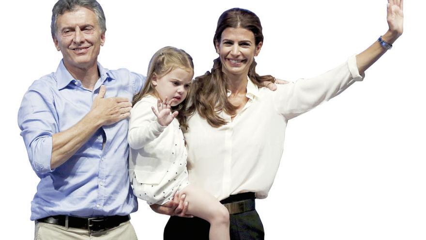 Mauricio Macri, con su mujer y su hija, Antonia, tras ser elegido presidente de Argentina.