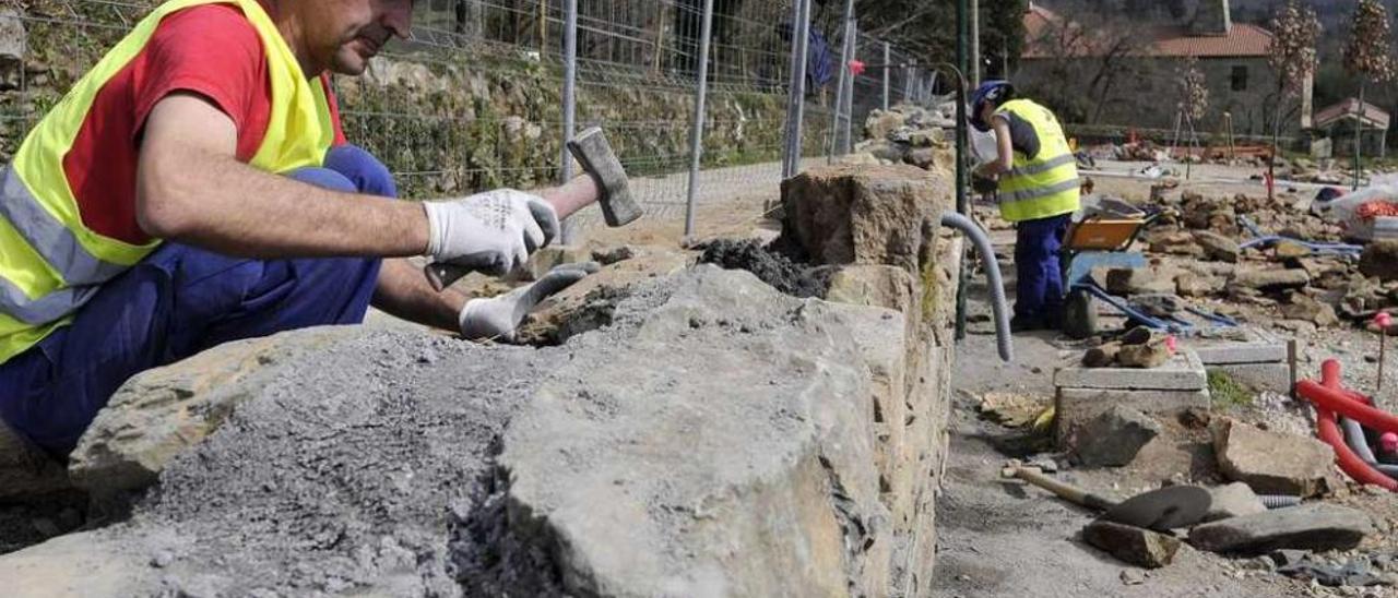 Casi 600 trabajadores de la construcción de las comarcas están actualmente en paro. // Bernabé/Javier Lalín