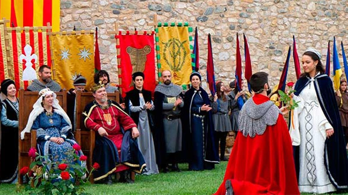 Representación de la entrega de la rosa por parte de Sant Jordi a la Princesa en una edición pasada de la Semana Medieval de Montblanc.