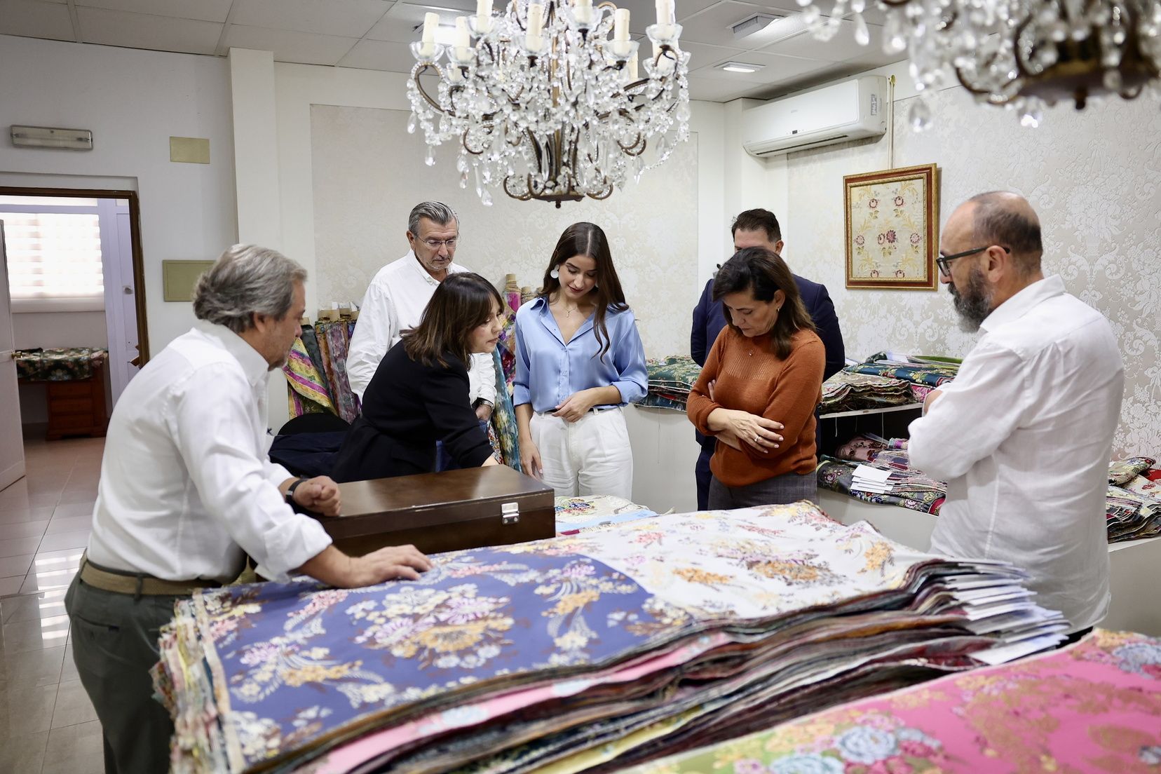 Carmen y Marta eligen sus espolines "Fallera Mayor de València"