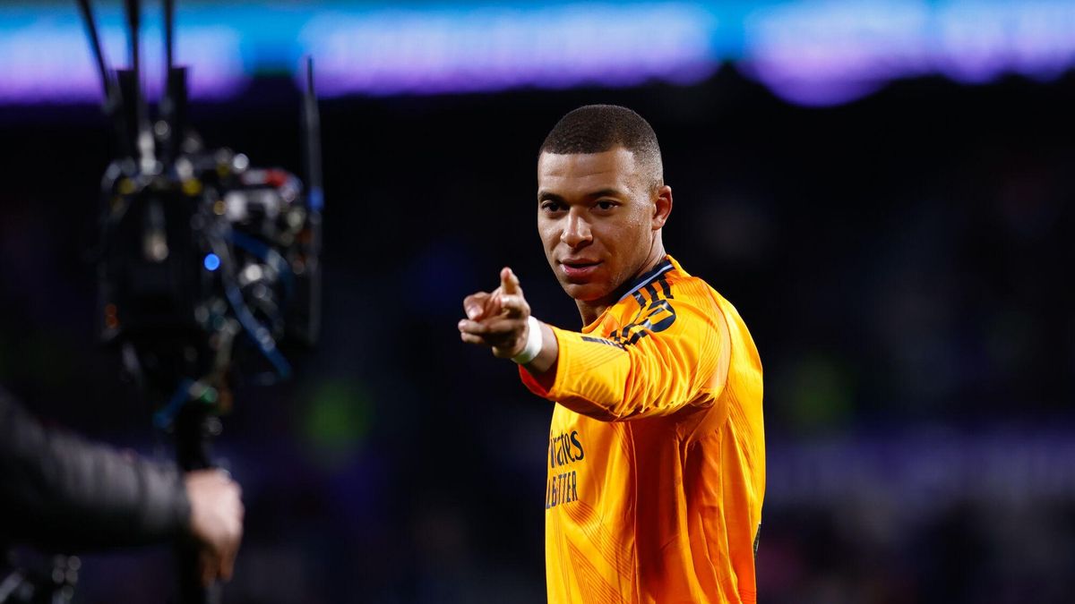 Kylian Mbappé, celebra uno de sus goles con el Real Madrid en Valladolid