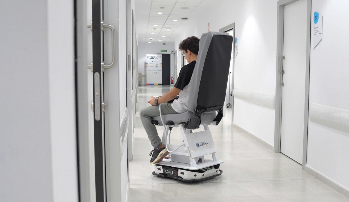 Estudiantes de Ingeniería de Loyola, IQS, Deusto y Comillas construyen una silla autónoma para facilitar los traslados en centros hospitalarios