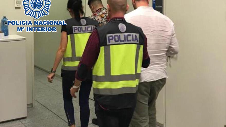 Foto de los detenidos facilitada por la Comisaría del aeropuerto de Alicante-Elche