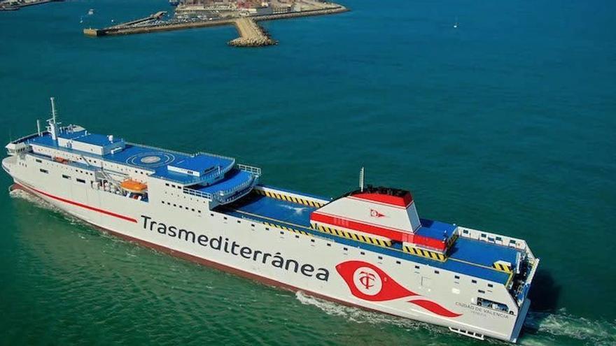 Transportes adjudica el contrato de la línea Cádiz-Canarias a Naviera Armas Trasmediterránea