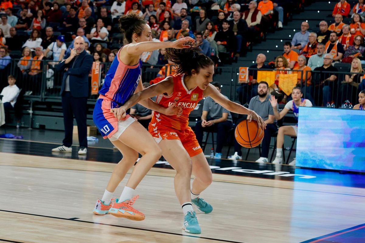 El Valencia Basket - Baxi de Ferrol de la LF Endesa, en imágenes