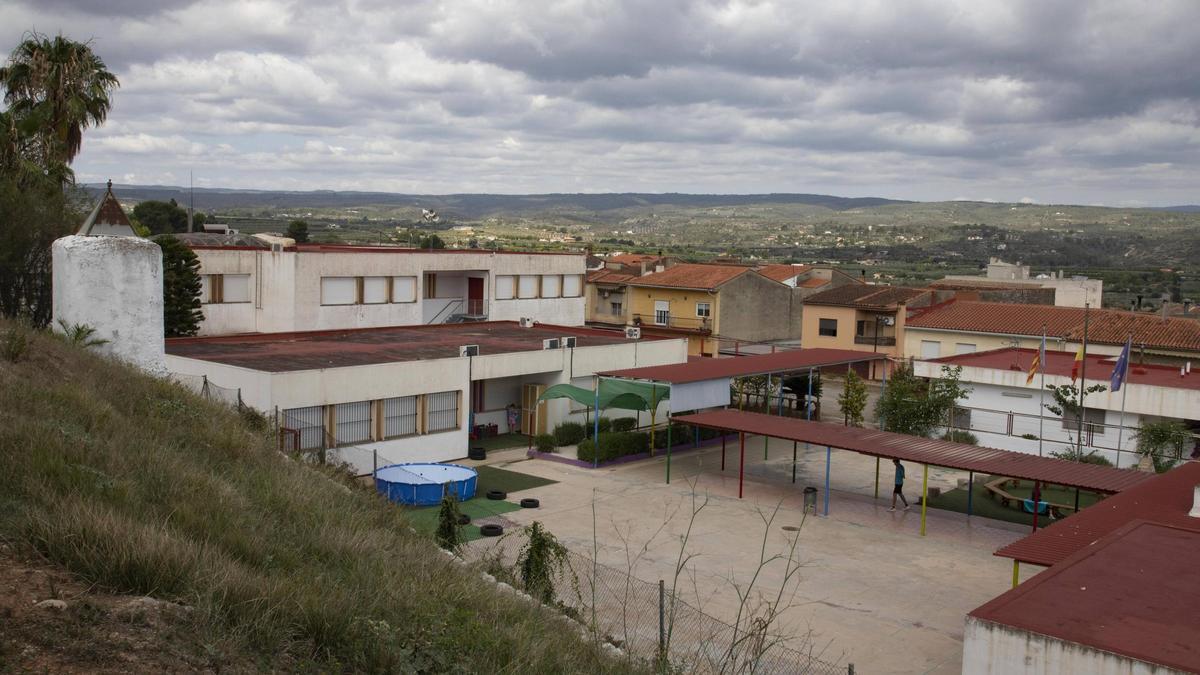 Instalaciones del CEIP Eduardo López Palop de Enguera, en una imagen de archivo.