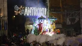 Los artilugios de Galiana se convierten en fallas: la peña Ébano vence en el Descenso y el Abuelo Anselmo y los Piniellanos la acompañan en el podio del día grande de Avilés