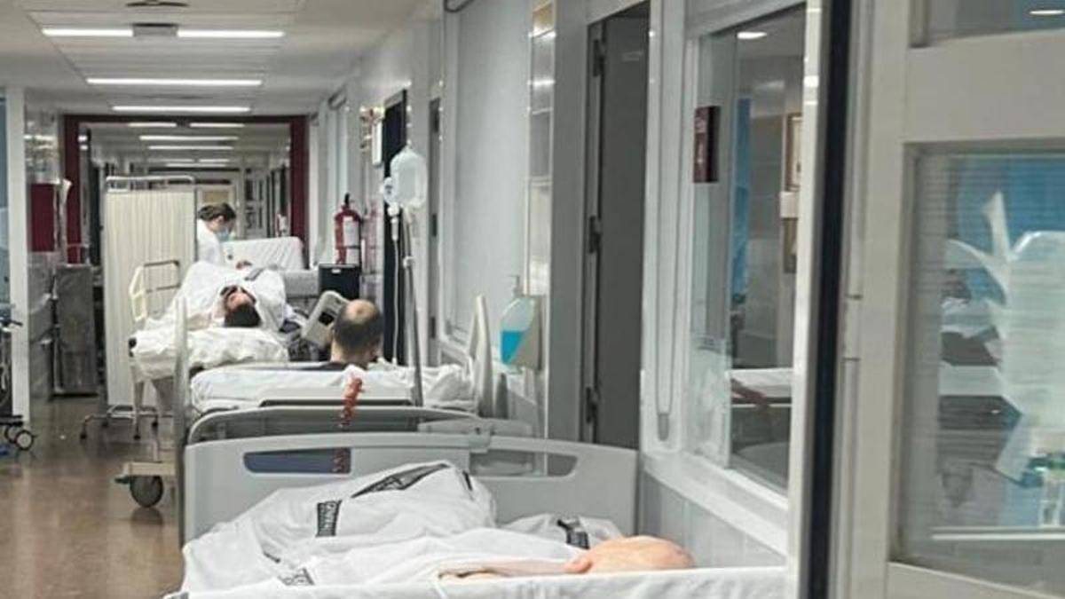 Varias camas en uno de los espacios del servicio de Urgencias.