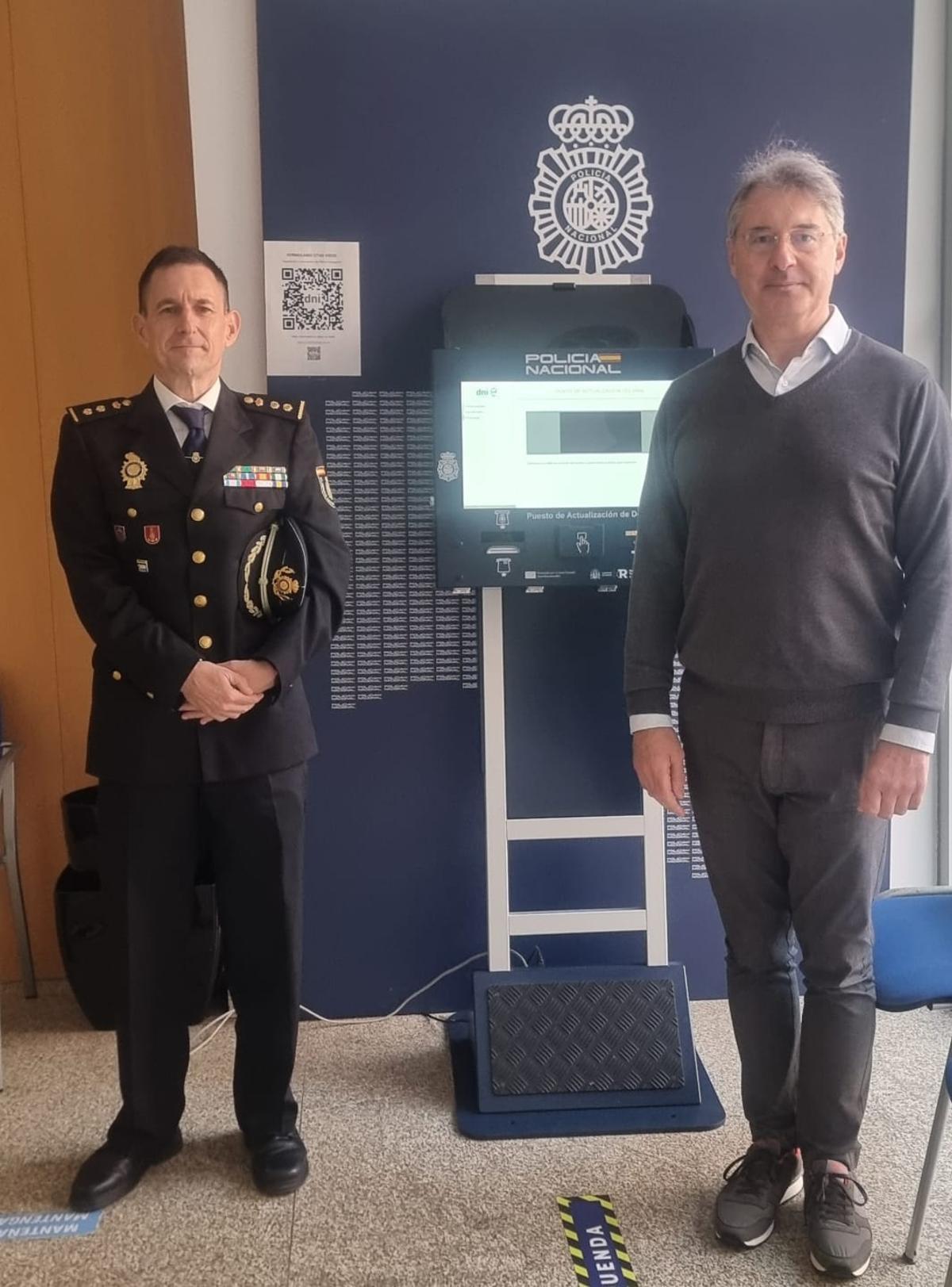 El comisario jefe de Pontevedra y el alcalde.