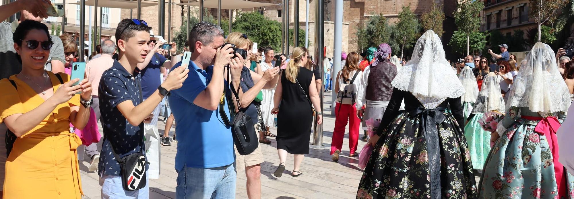 Una Ofrenda en pleno Septiembre con las Fallas del Marítimo