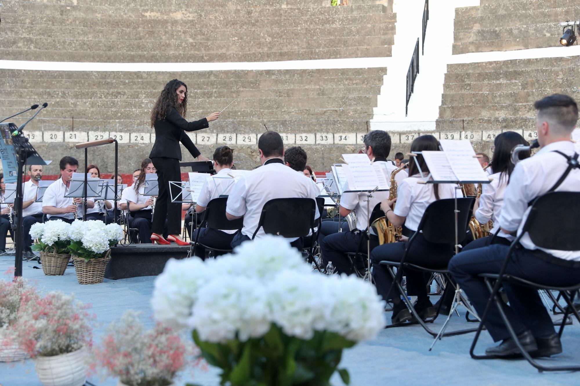 Bocairent recibe a Nerea y la corte a los sones de "Nerea"