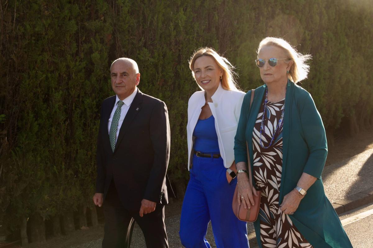 El Centro Asturiano de Oviedo abre sus fiestas con el pregón de la pediatra Lucía Galán El Centro Asturiano de Oviedo abre sus fiestas con el pregón de la pediatra Lucía Galán