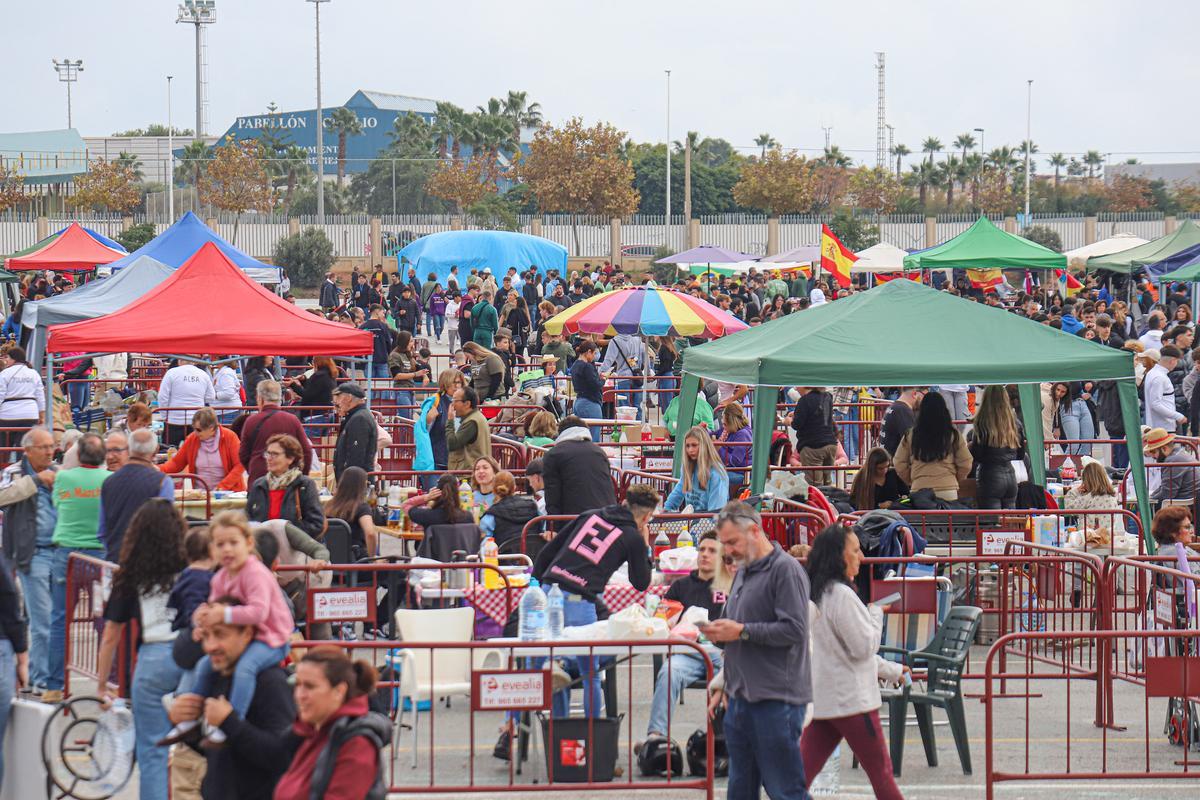 Concurso de paellas en el recinto de mercados de Torrevieja el pasado mes de diciembre que acogió a miles de personas