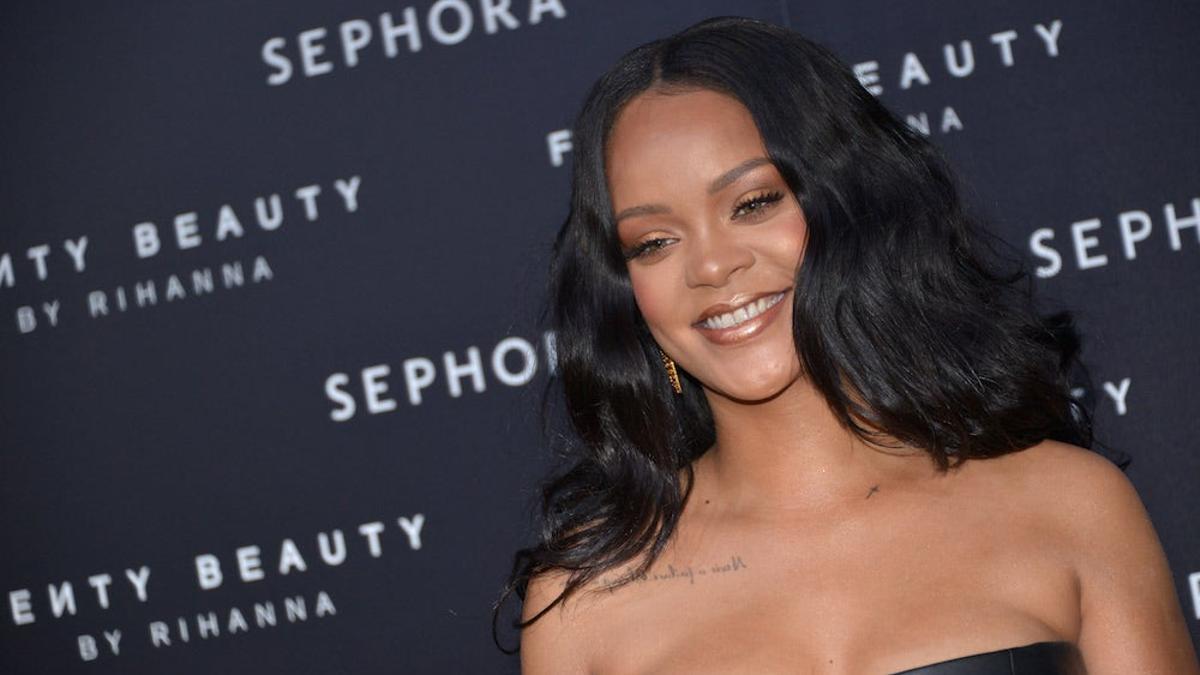 Rihanna en una presentación de Fenty Beauty