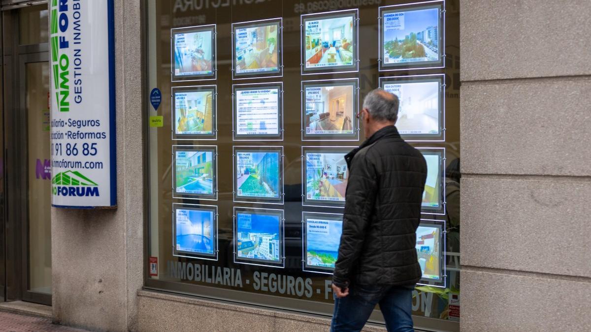 Escaparates de una inmobiliaria de A Coruña