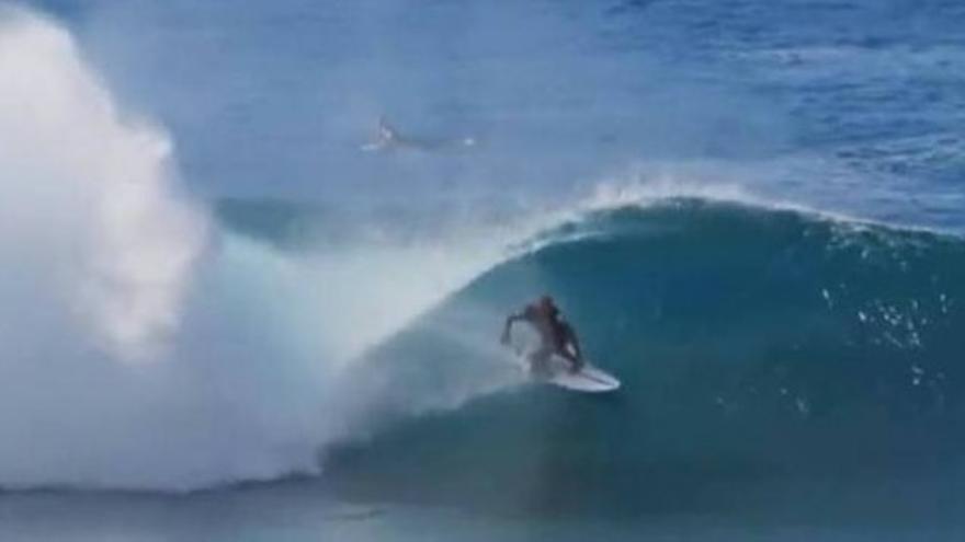 Kelly Slater triunfa en Hawai