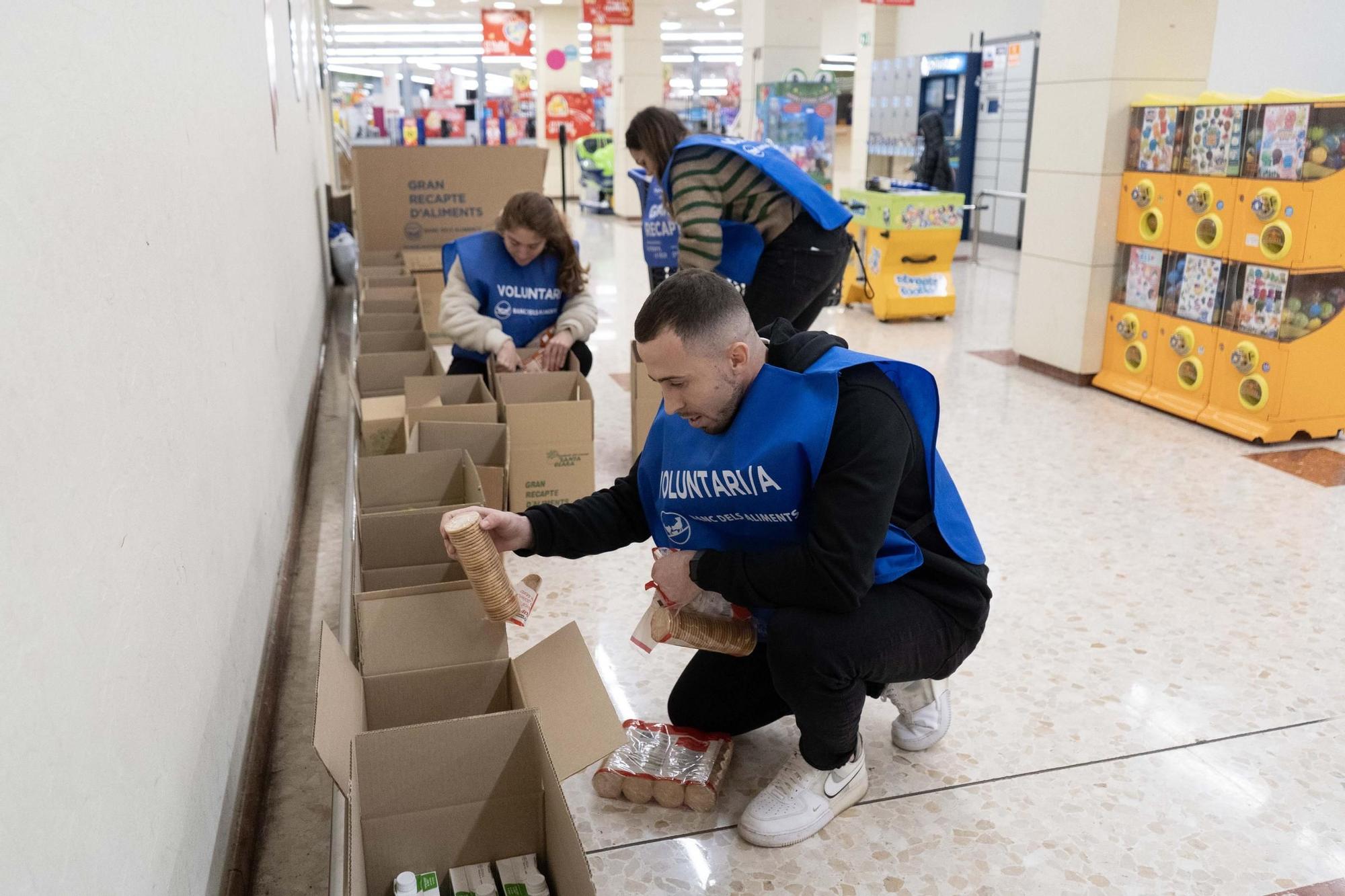 El Gran Recapte d'Aliments en supermercats de Manresa, en imatges