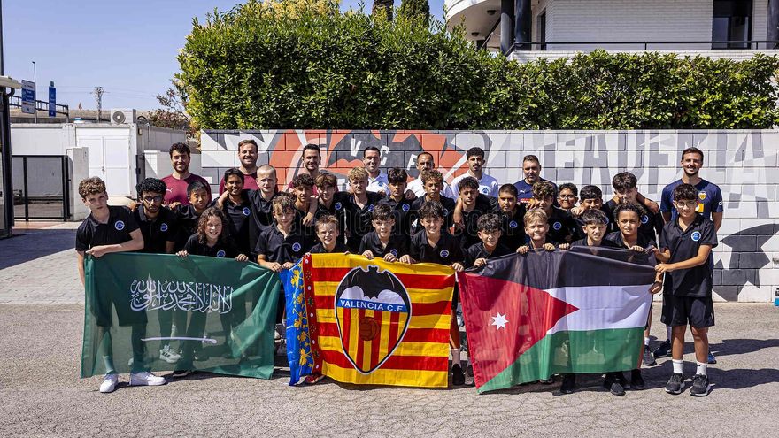 El Valencia CF abre una nueva sede en Arabia Saudí