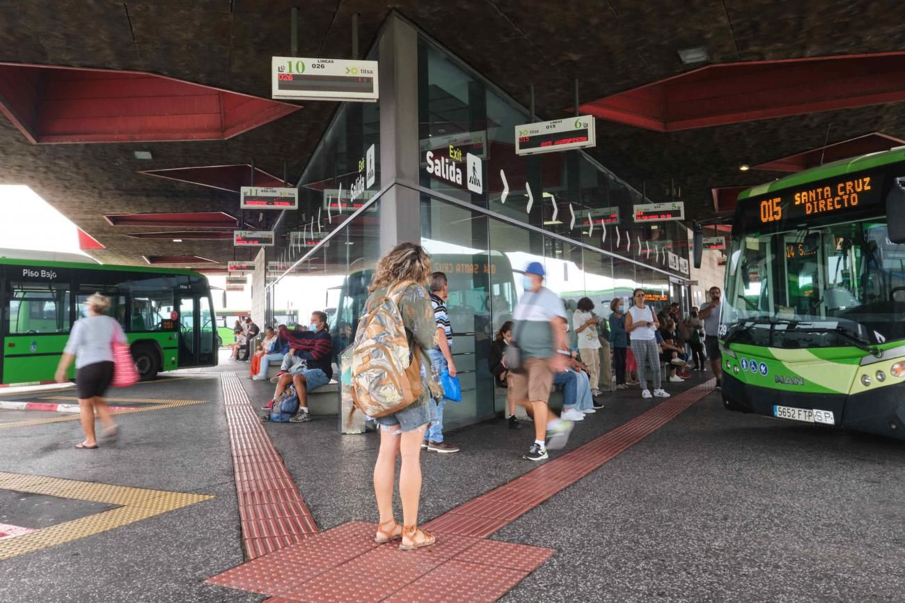 Comienzo de las bonificaciones en el transporte en Canarias