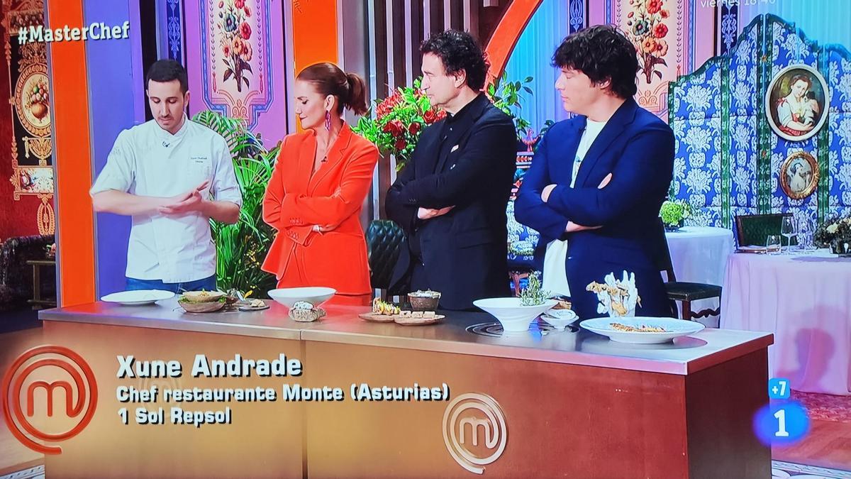 Xune Andrade, junto a los tres jueces de Masterchef. | A. Velasco