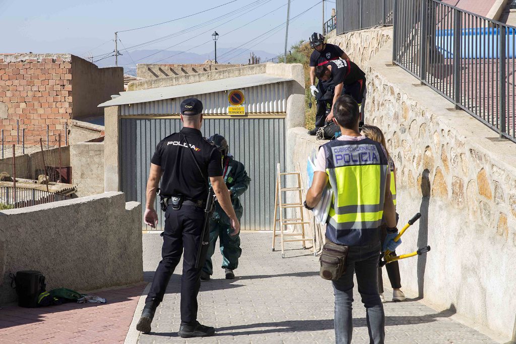 Encuentran muerto a un vecino de Lorca desaparecido encajado en el hueco entre dos casas