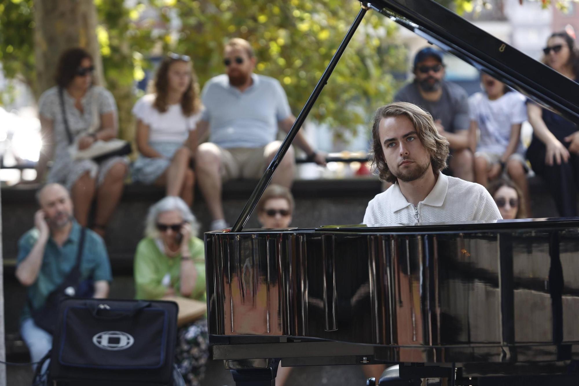 Así fue el maratón de piano en el paseo de Begoña (en imágenes)