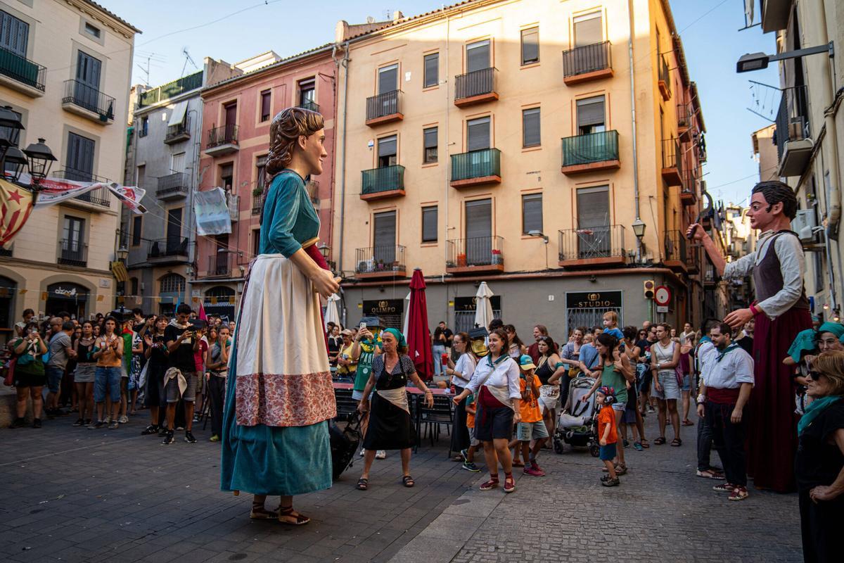 La 35a edició de la Festa Major Alternativa de Manresa arrenca amb l'estrena de la geganta Sibil·la