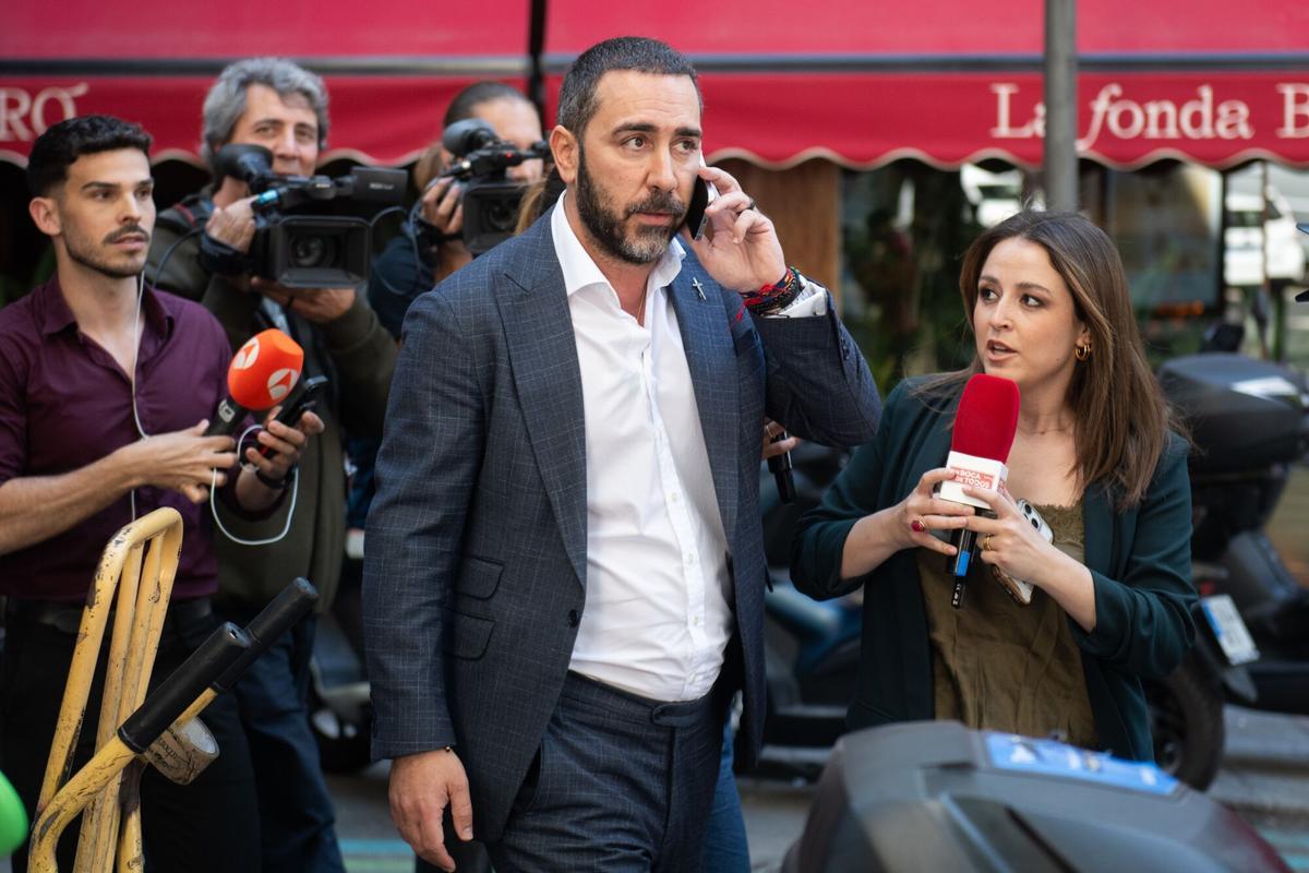 El empresario Víctor de Aldama a la salida de la Audiencia Nacional, a 21 de mayo de 2026, en Madrid (España). El juez de la Audiencia Nacional que investiga el caso Koldo ha llamado a declarar como investigado al empresario Víctor de Aldama a raíz del informe de la Unidad Central Operativa (UCO) de la Guardia Civil sobre los contratos de material sanitario adjudicados por Baleares a la presunta trama de mascarillas. 21 MAYO 2026 Fernando Sánchez / Europa Press 21/05/2026. Víctor de Aldama;Fernando Sánchez