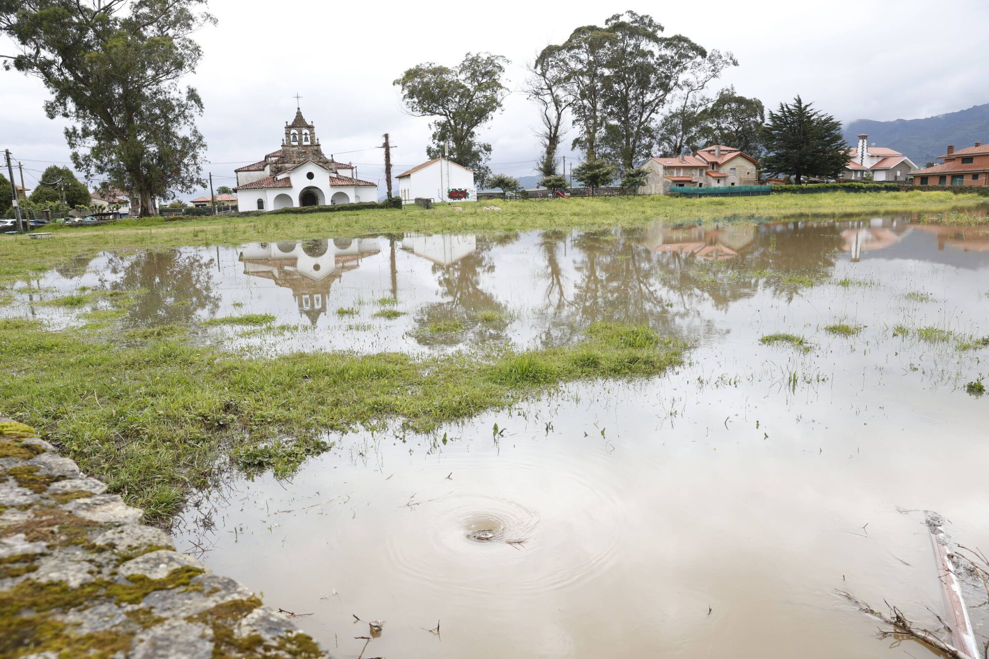 EN IMÁGENES: Caos en Colunga por las inundaciones de esta madrugada