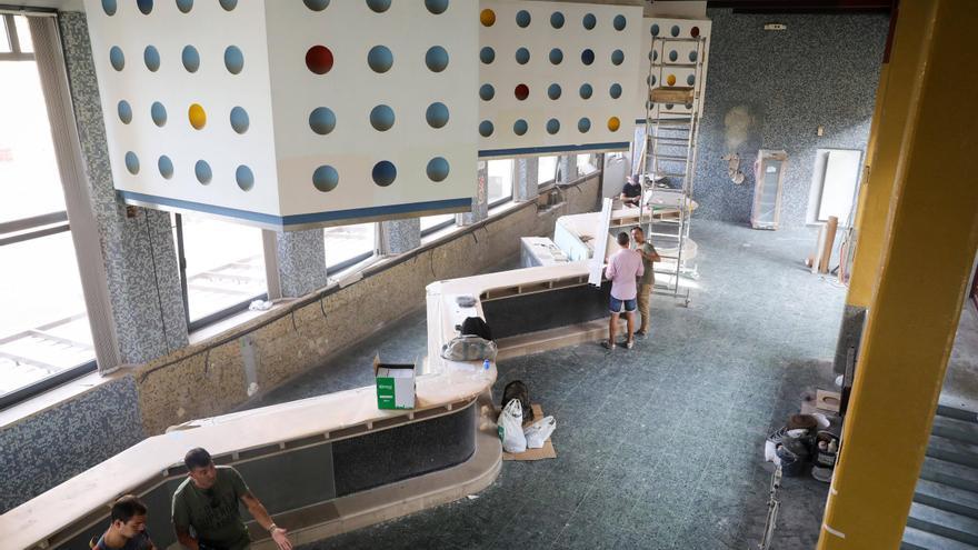 La cafetería de la Universidad Laboral de Gijón encara la recta final de su renovación (en imágenes)