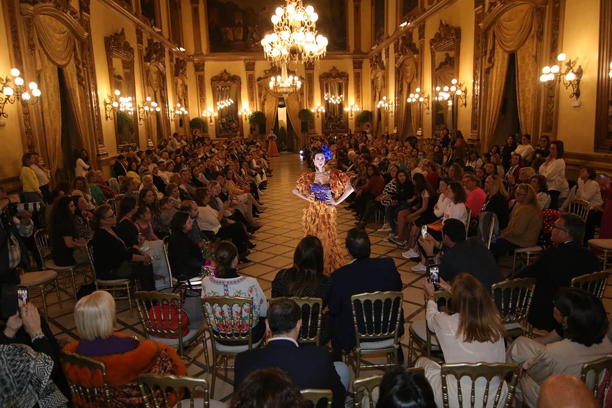 Desfile de moda flamenca a beneficio de Sonrisa de Lunares