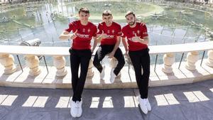 Budimir, Aimar Oroz y Moncayola, jugadores de Osasuna, durante un acto en Riad.