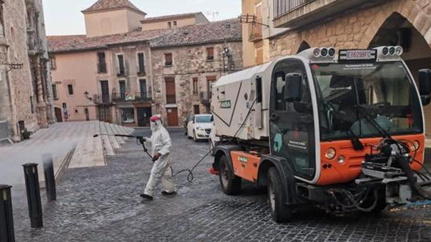 Tasques de desinfecció de l&#039;espai públic de Moià durant el confinament de la primavera passada